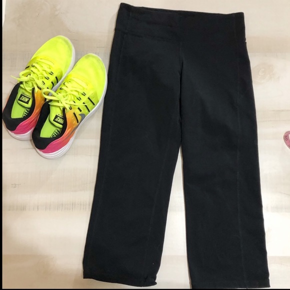 Two pairs of Athleta capri leggings size small - Picture 2 of 11